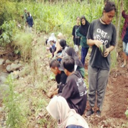 Ikon Gambar Peduli Lingkungan, SMP Negeri 1 Blimbingsari Inisiasi Generasi Konservasi Pelajar