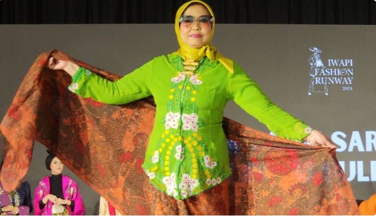 gambar iwapi fashion runway 2024