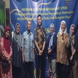 Pengembangan Produk dan Pemasaran Kerajinan Kayu Berbasis Digital