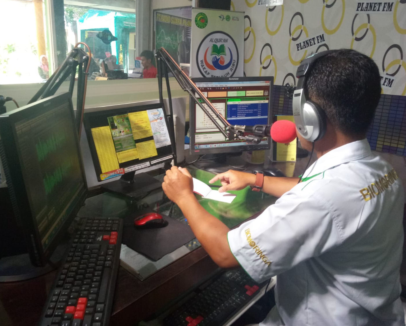 gambar Screenshoot menarik berbagai aktivitas Planet FM.