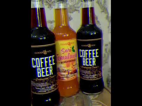 gambar coffee beer, sari temulawak, good way. Paparan Gambar : <p>Tersaji 3 botol minuman di atas meja. Sebotol minuman sari temulawak berwarna kuning, diapit oleh 2 botol Coffee Beer berwarna hitam.</p>
<p> </p>