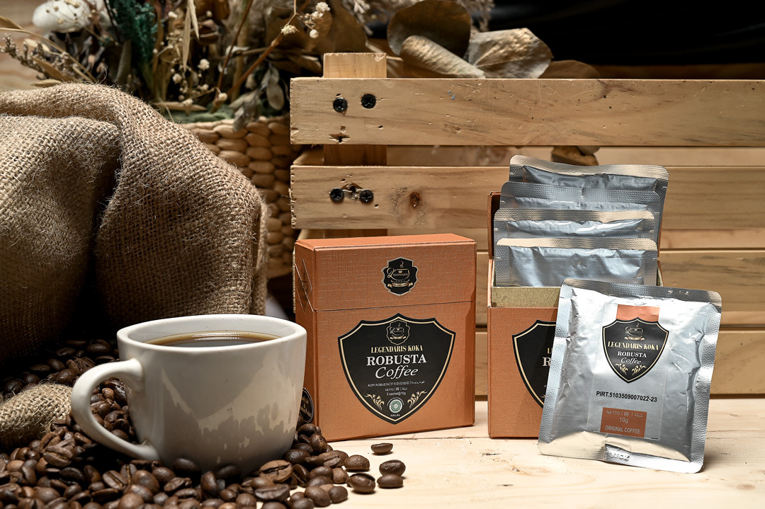 gambar legendaris Kopi Lokal Kopi Jember Robusta Kopi Inovasi. Paparan Gambar : <p>Kopi Robusta berbentuk bubuk yang sudah dikemas dalam sachet sehingga mudah untuk disajikan langsung dalam 1 cangkir</p>