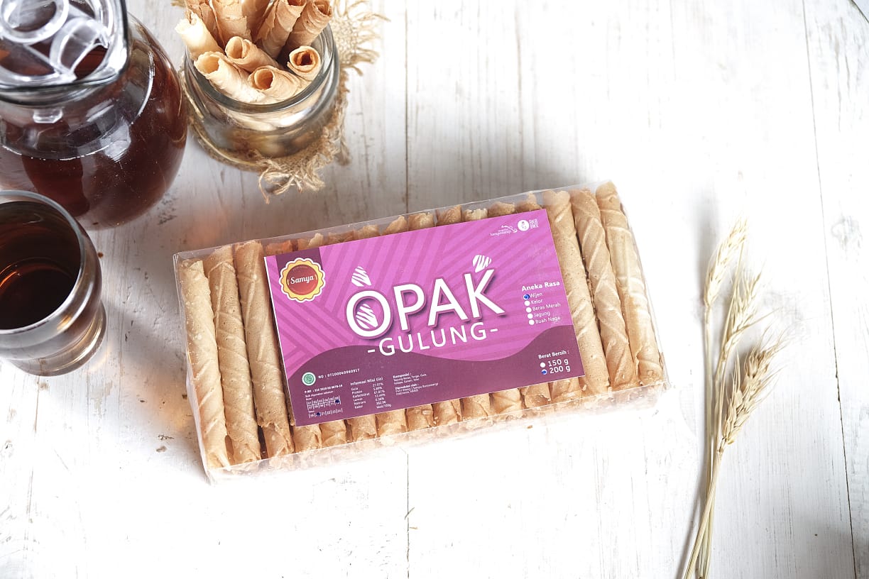 gambar kuliner banyuwangi, opak gulung, snack banyuwangi