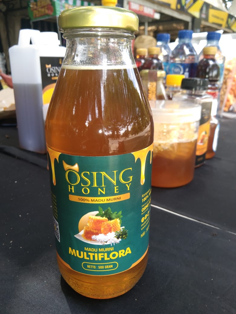 gambar Madu murni, nutrisi sehat, obat rasullulah. Paparan Gambar : <p>Tampak sebotol madu murni dengan label warna hijau madu multiflora oseng honey</p>