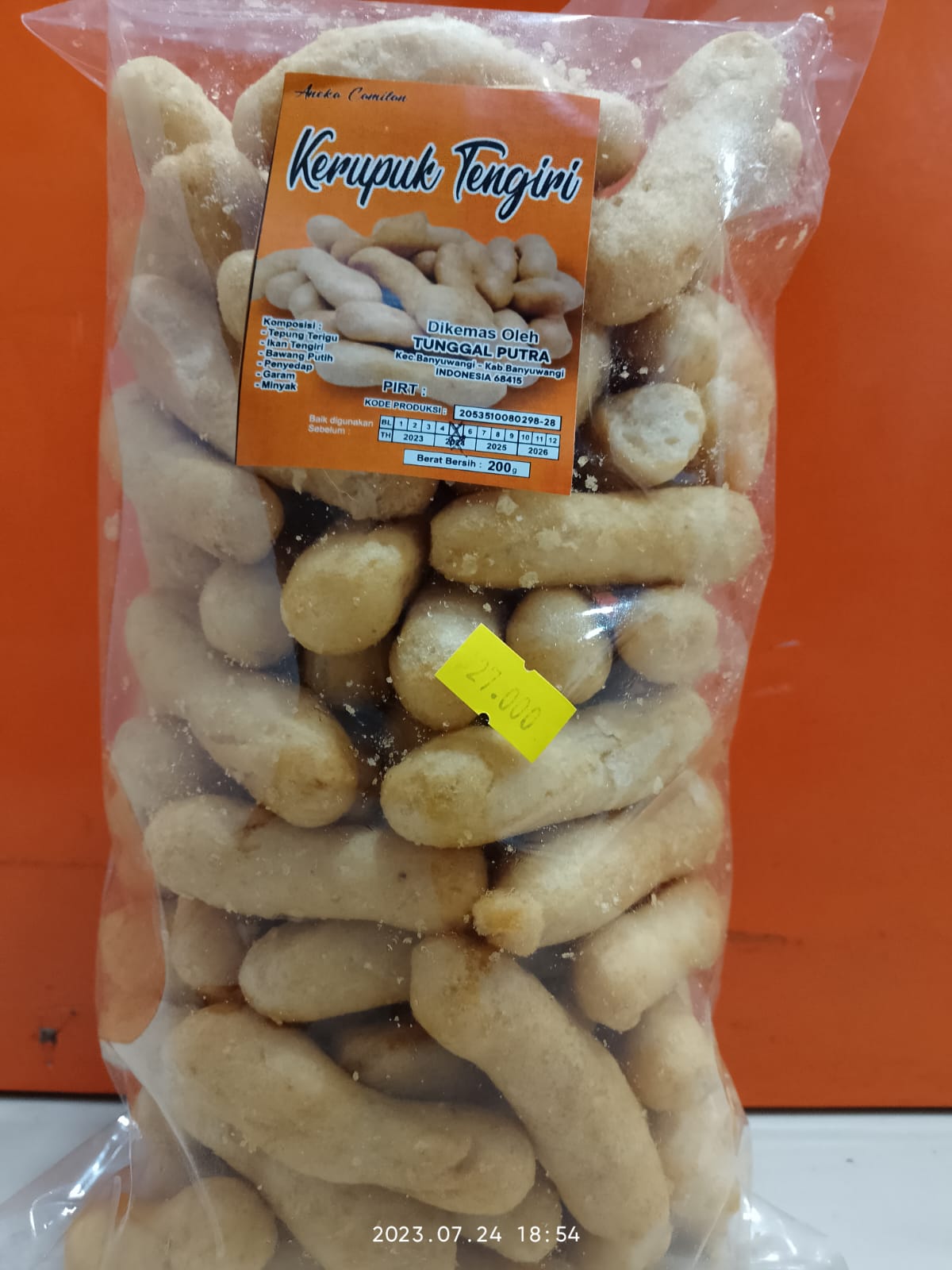 gambar oleh oleh khas banyuwangi, kerupuk tengiri. Paparan Gambar : <p>dengan cita rasa ikan tengiri yang gurih dan nikmat .</p>