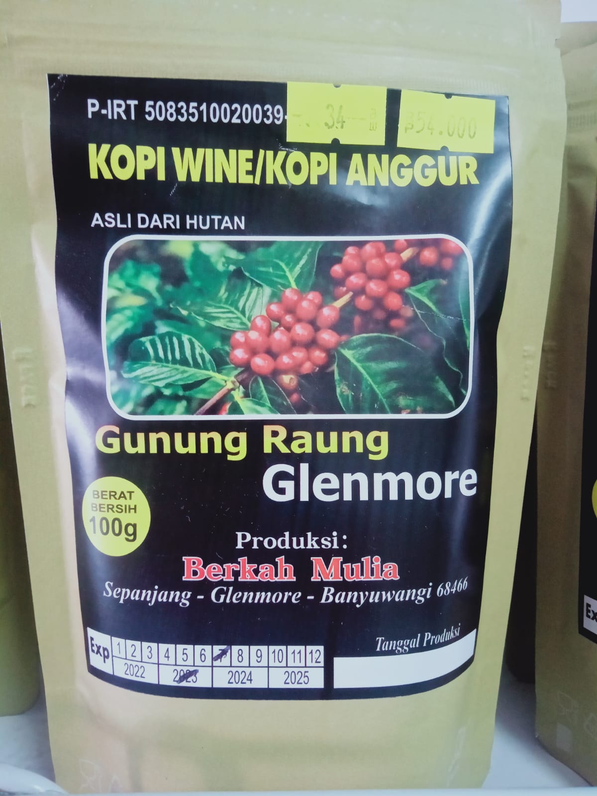 gambar oleh oleh khas banyuwangi, kopi wine / kopi anggur. Paparan Gambar : <p>Bisa order Shopee juga lho!</p>
<p><a href="https://shopee.co.id/pia-glenmore-i.413328326.9134220051?sp_atk=3102e96c-3a8a-4949-ad70-cb29875fafb4&xptdk=3102e96c-3a8a-4949-ad70-cb29875fafb4">https://shopee.co.id/pia-glenmore-i.413328326.9134220051?sp_atk=3102e96c-3a8a-4949-ad70-cb29875fafb4&xptdk=3102e96c-3a8a-4949-ad70-cb29875fafb4</a></p>
<p>komposisi</p>
<p>Kopi pilihan</p>
