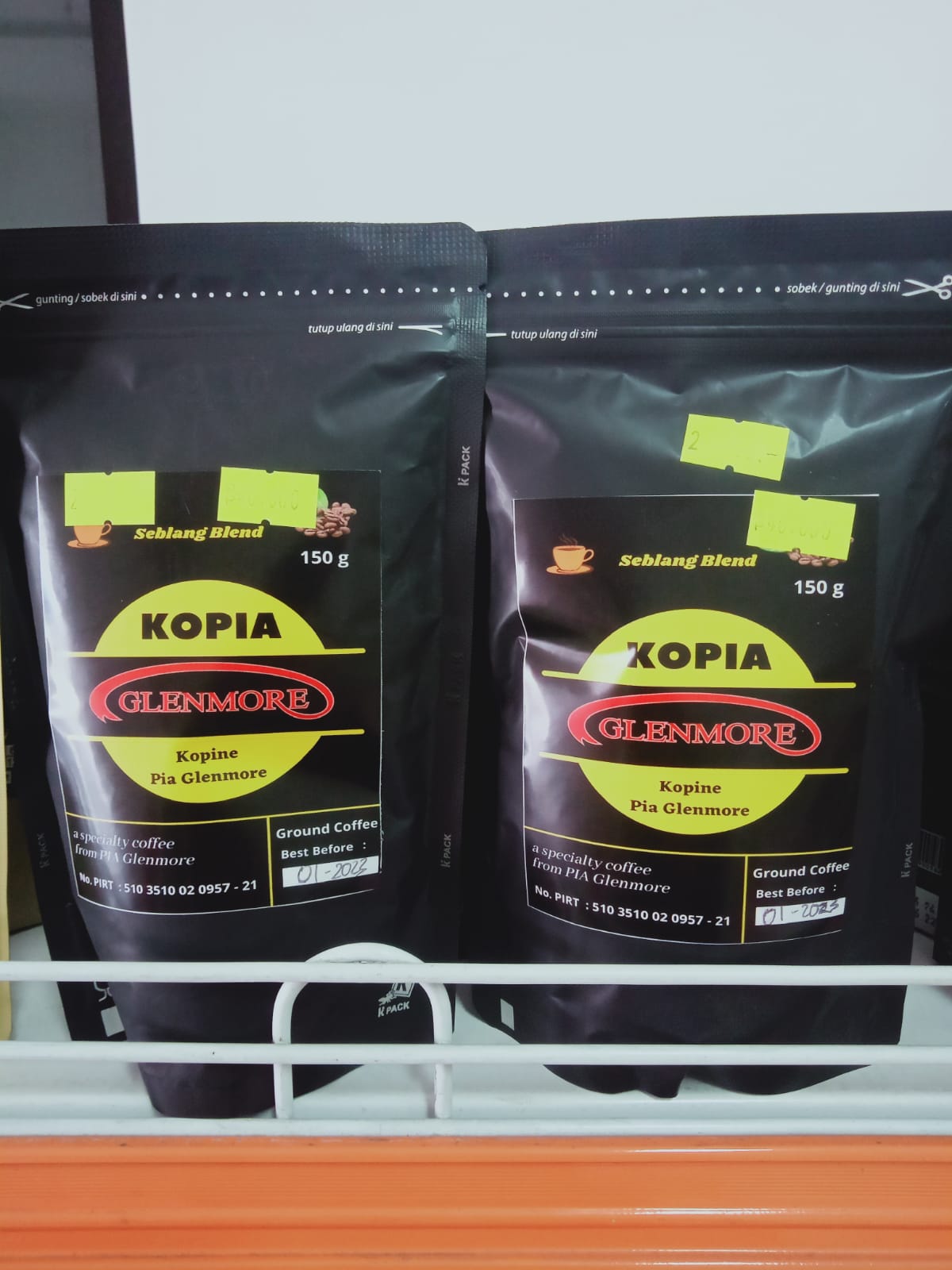 gambar oleh oleh khas banyuwangi, kopia. Paparan Gambar : <p>Bisa order Shopee juga lho!</p>
<p><a href="https://shopee.co.id/pia-glenmore-i.413328326.9134220051?sp_atk=3102e96c-3a8a-4949-ad70-cb29875fafb4&xptdk=3102e96c-3a8a-4949-ad70-cb29875fafb4">https://shopee.co.id/pia-glenmore-i.413328326.9134220051?sp_atk=3102e96c-3a8a-4949-ad70-cb29875fafb4&xptdk=3102e96c-3a8a-4949-ad70-cb29875fafb4</a></p>
<p>Komposisi</p>
<p>Kopi pilihan khas banyuwangi</p>