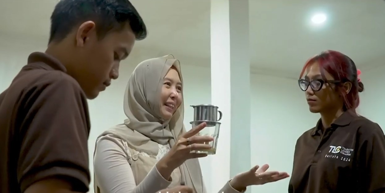 Ratna Puspitasari Instruktur dan Assesor di pelatihan barista internasional