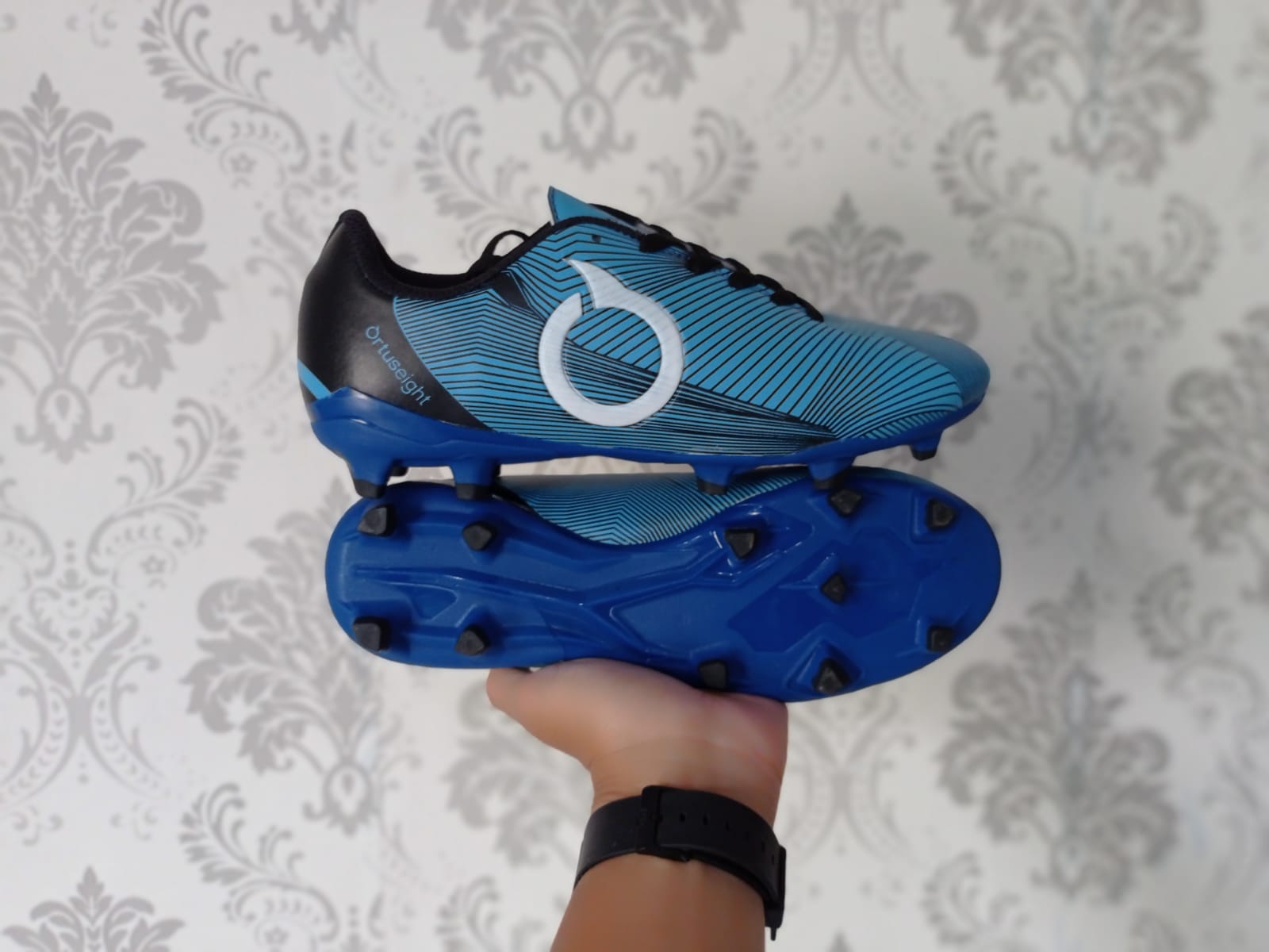 gambar sepatu bola merk ortus lokal