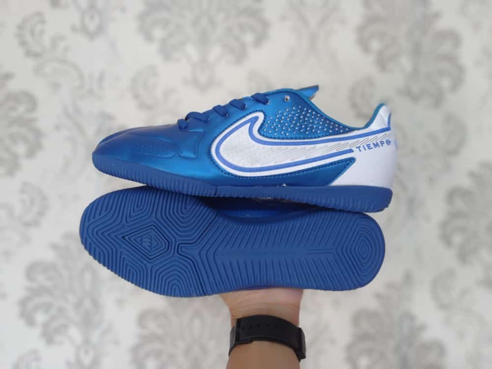 gambar sepatu futsal komponen