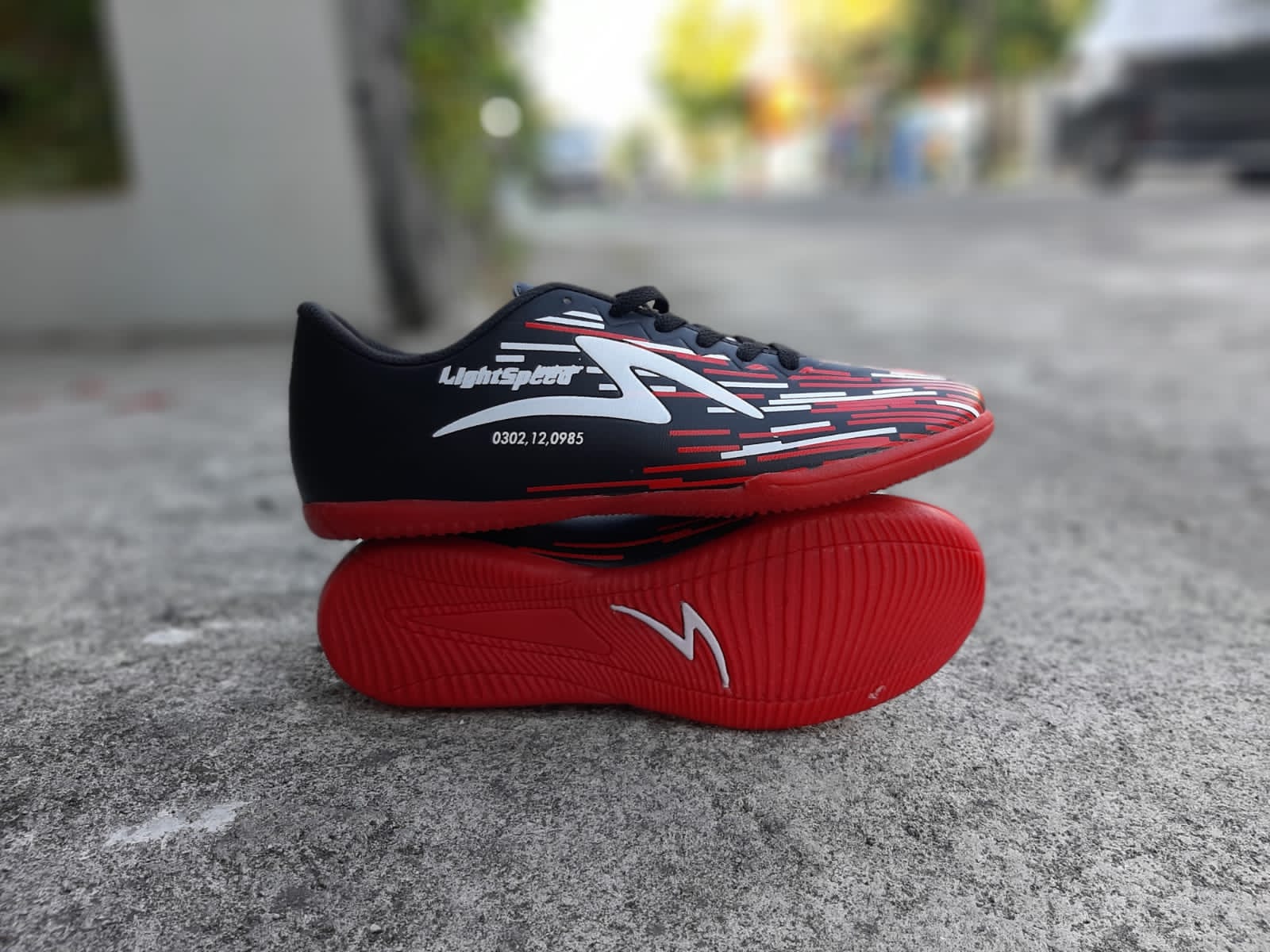 gambar sepatu futsal lokal merk specs