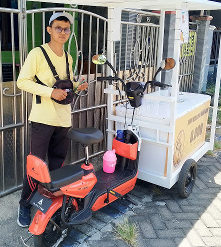 hasan kabita penjual kopi keliling